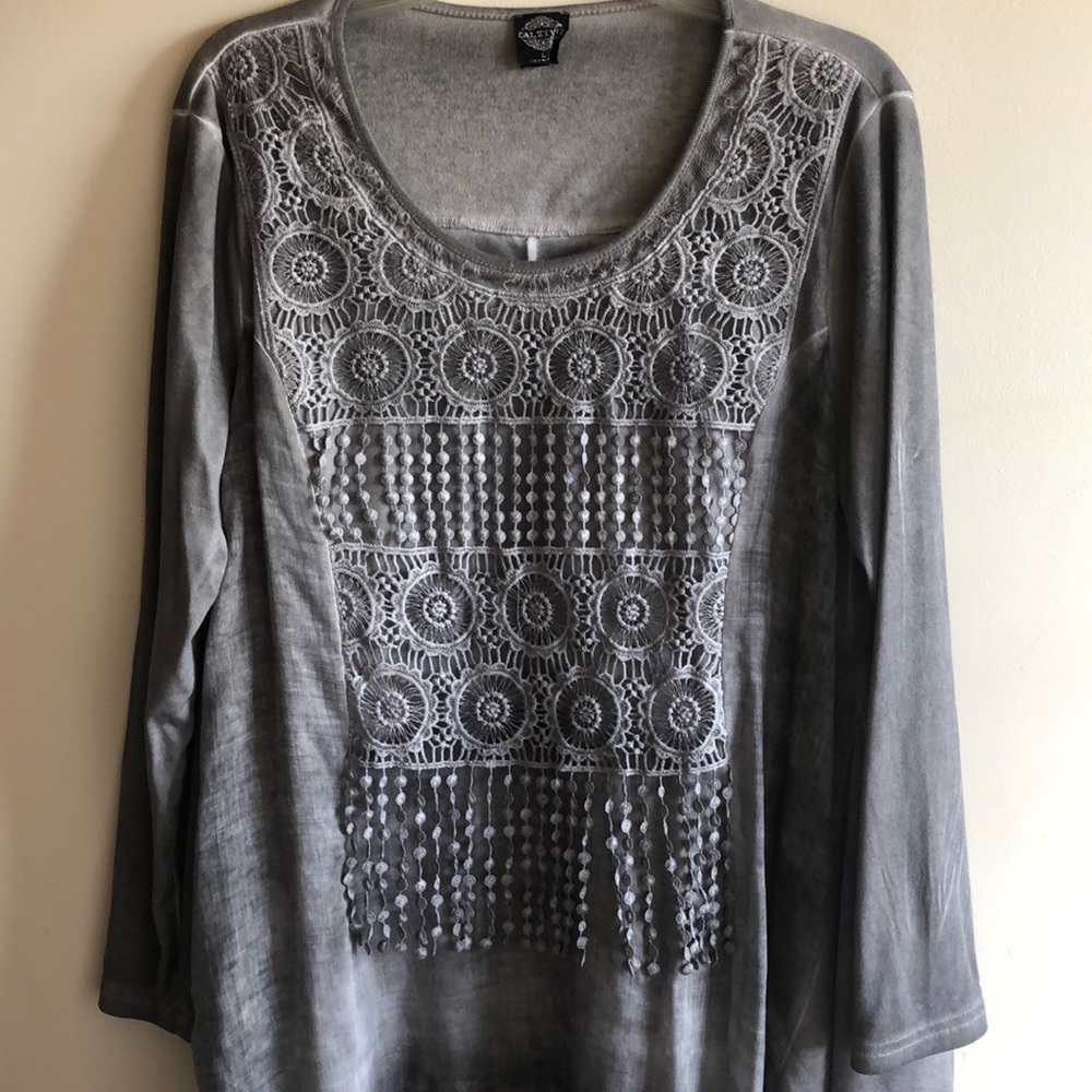 Beautiful Gray Calstyle Top